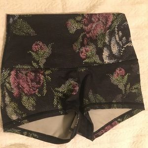 Lululemon Size 6 Garden Party Boogie Short